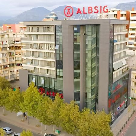 Free Parking Skanderbeg Square - Spacious Central Apartment تيرانا المظهر الخارجي الصورة