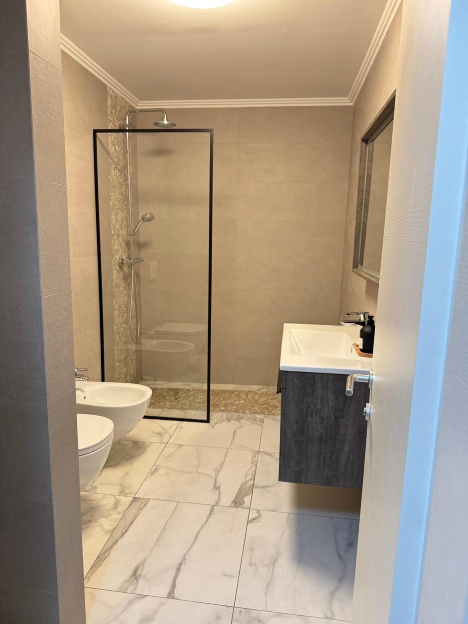 Free Parking Skanderbeg Square - Spacious Central Apartment تيرانا المظهر الخارجي الصورة